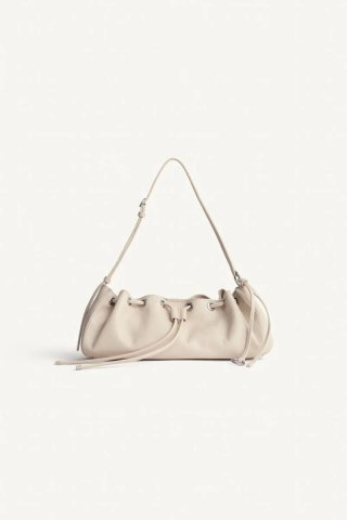 ZARA Bolso alargado en piel