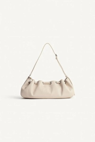 ZARA Bolso alargado en piel
