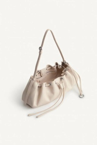 ZARA Bolso alargado en piel