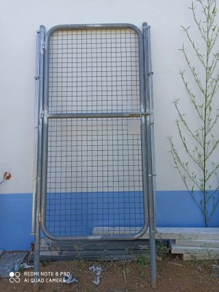 Puerta de cerramiento metálica