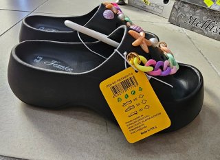 Jomix Shoes ciabatte nere con charms