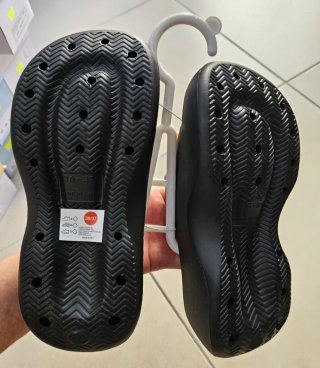 Jomix Shoes ciabatte nere con charms