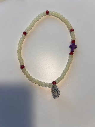 Pulsera de dos vueltas con cruz y medalla Virgen