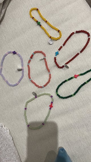 Pulsera de dos vueltas con cruz y medalla Virgen