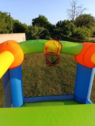Castillo hinchable con tobogán