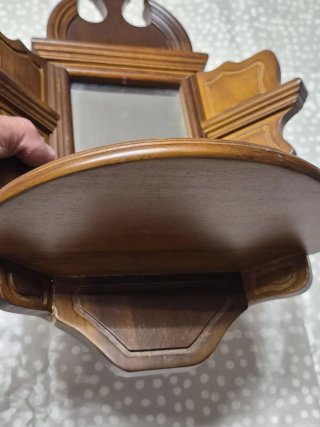 Mensula de madera con espejo