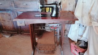 Máquina de coser antigua Alfa