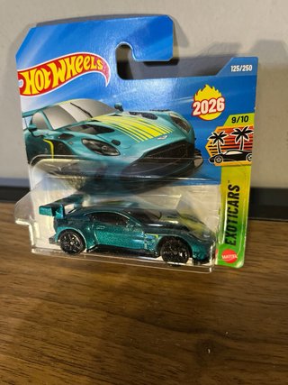 Hot Wheels Aston Martin Vantage GT3 1/64