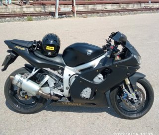 Yamaha YZF R6 Sportbike Negra