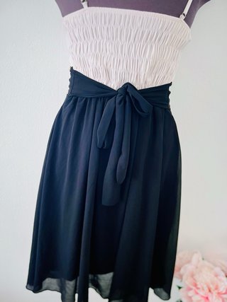 Vestido elegante blanco y negro