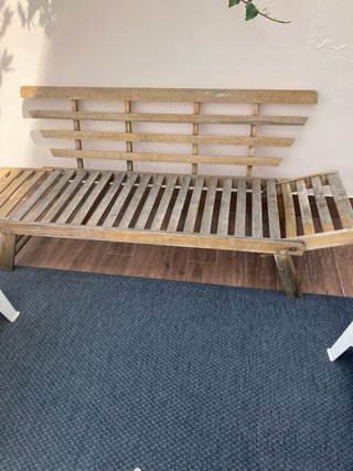 Banco de madera para restaurar.