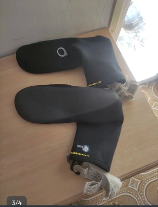 Traje Neopreno 4/3mm Decathlon y calcetines