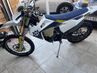 Husqvarna 350 Enduro 2020 con extras 4 tiempos.
