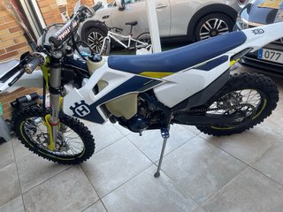 Husqvarna 350 Enduro 2020 con extras 4 tiempos.