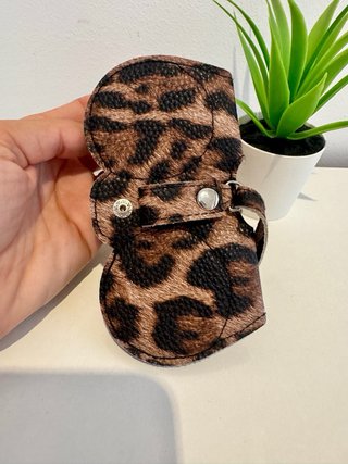 Funda llavero leopardo para gafas