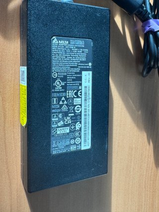 Cargador Delta 135W Gaming Portátil