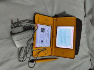 Nintendo DSi XL Giallo