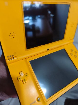 Nintendo DSi XL Giallo