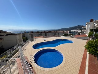 Apartamento con piscina y vistas al mar en Roses