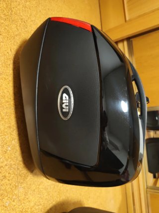 Maletas y baúl Givi con herrajes Yamaha FZ1