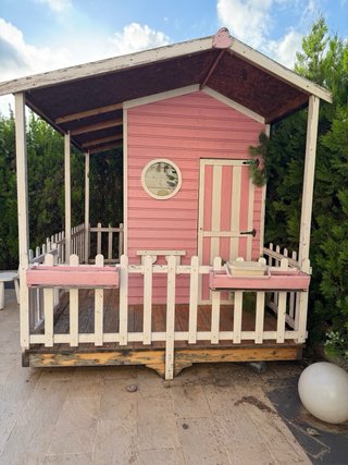 Casa de madera infantil rosa