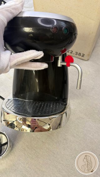Cafetera Negra y Cromada