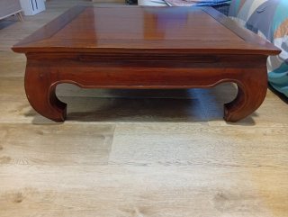 Mesa de centro de madera oscura