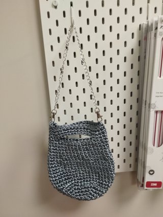 Bolso tejido a mano verde.