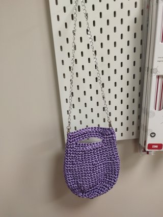 Bolso tejido a mano verde.