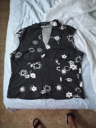 Blusa Talla 48 Flores Negra Blanca