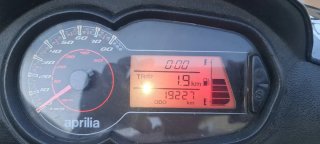 Aprilia SR Motard Rojo y Negro