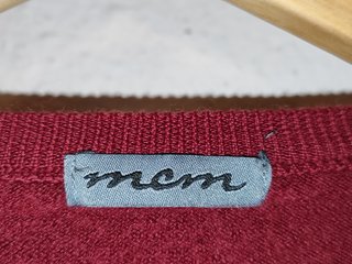 Jersey MCM Lana Rojo Cuello Pico Talla M