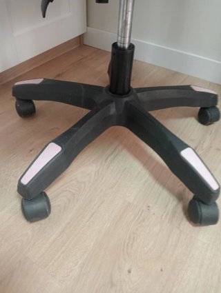 Silla de escritorio rosa y blanca