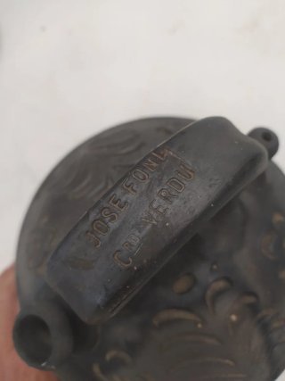 Botijo de cerámica negro
