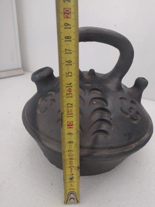Botijo de cerámica negro