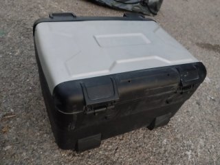 Cajón Maletero BMW Gris y Negro