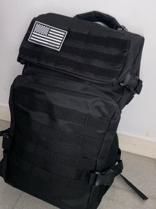 Mochila Táctica Negra con Parche Bandera USA