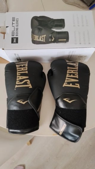Guantes de Boxeo Everlast Negros. Sin usar y caja