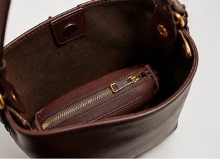 Bolso de cuero marrón rojizo