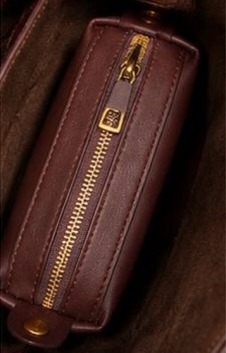 Bolso de cuero marrón rojizo
