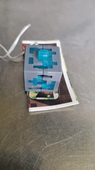 Figura Minecraft Diamante Kinder