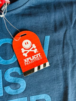 T-shirt Xplicit Industries divertente