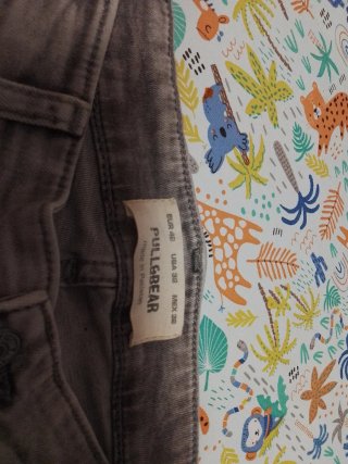 Pantalón vaquero Pull&Bear gris talla 42