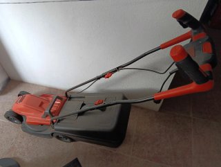 Cortacésped Black+Decker 32cm 1200W
