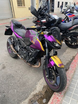 Kawasaki Z500 SE 2024 para reparar.
