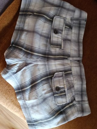 Pantalón corto Guess cuadros talla 38