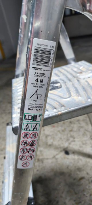 Escalera aluminio 4 peldaños