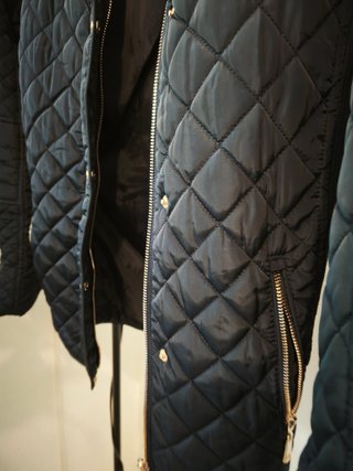 Chaqueta acolchada negra mujer
