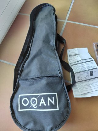 Ukelele, funda y afinador