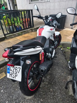 Moto Keeway RKC 125 EN - Blanca y Roja
